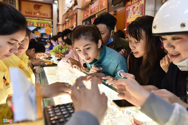 giá vàng tăng vọt đến 49 triệu/lượng